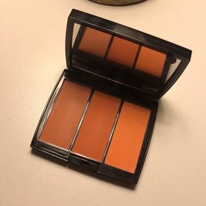 • ABH blush trio in peachy love •